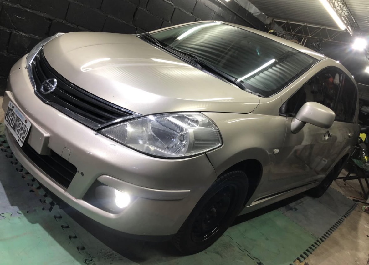 Nissan Tiida - Foto 1