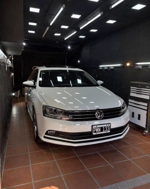 Volkswagen Vento 2.5 Tiptronic 2016
